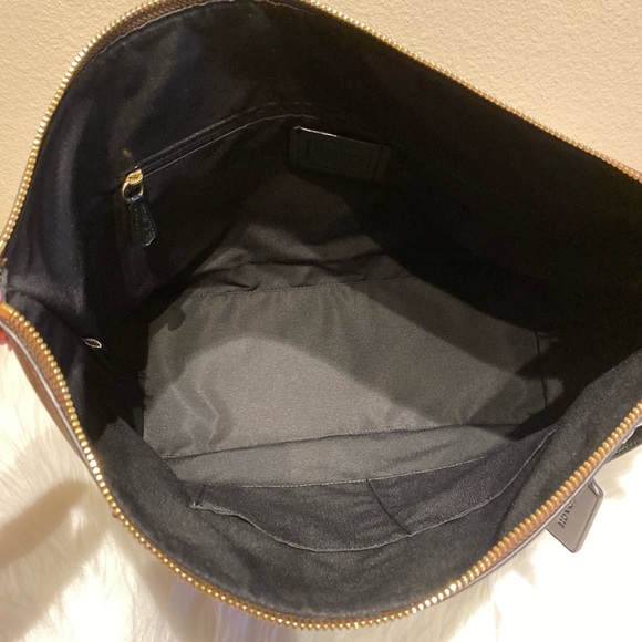 Coach - Picture 2 of 8